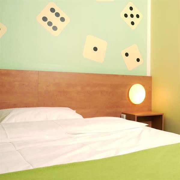 B&B Hotel Erlangen-Sued Экстерьер фото